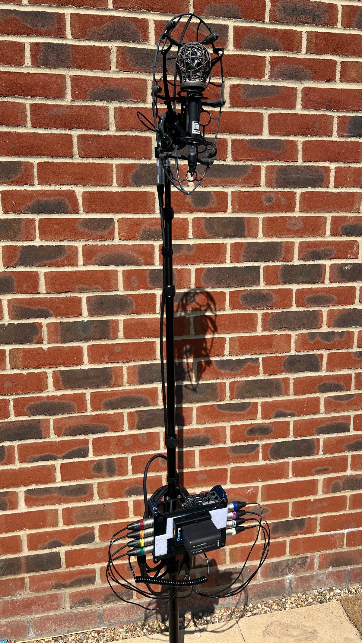 Reynolds A-Type 8 in a Cinela Pianissimo windshield on a stand, cabled up
